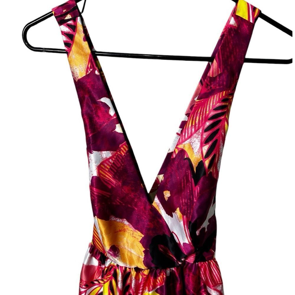 Romeo & Juliet Couture v neck floral satin sundress missing tag fits medium - Picture 2 of 7